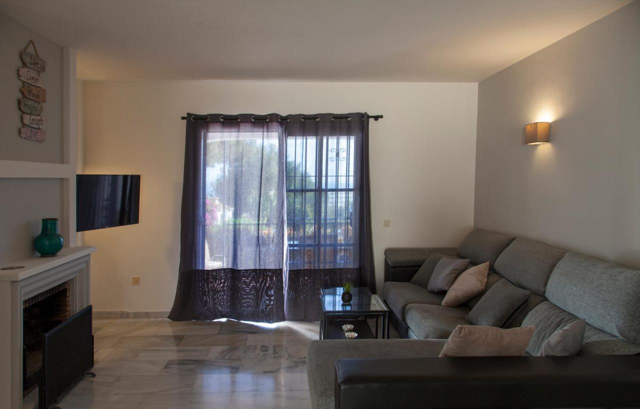 Agradable Adosado Con Piscina La Hidalga Villa Benalmádena Dış mekan fotoğraf