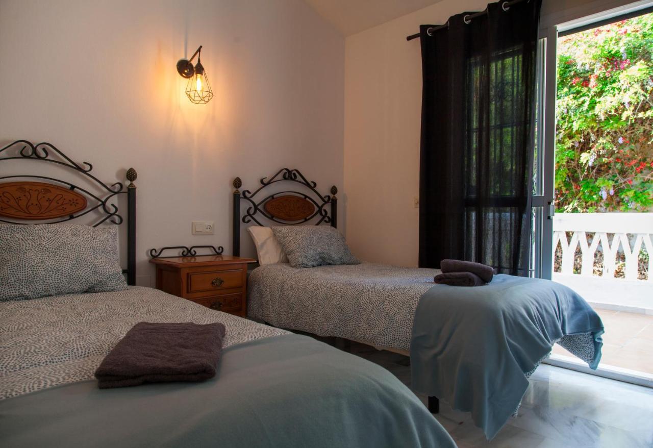 Agradable Adosado Con Piscina La Hidalga Villa Benalmádena Dış mekan fotoğraf