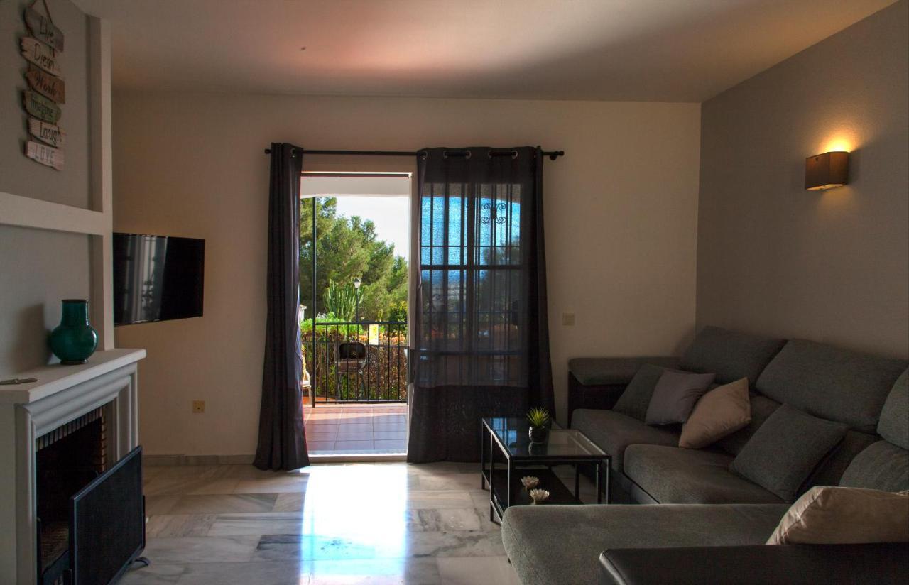 Agradable Adosado Con Piscina La Hidalga Villa Benalmádena Dış mekan fotoğraf