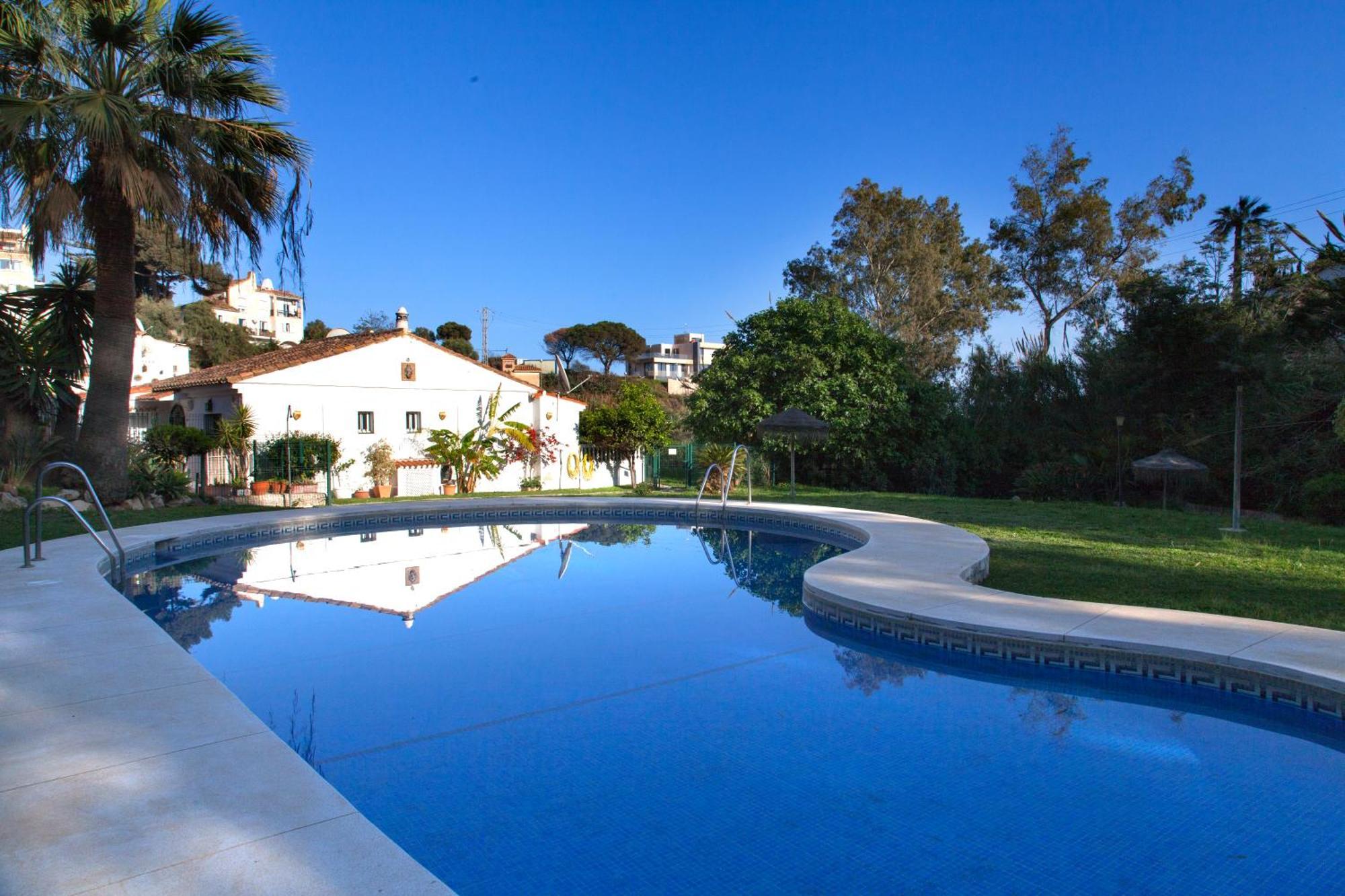 Agradable Adosado Con Piscina La Hidalga Villa Benalmádena Dış mekan fotoğraf