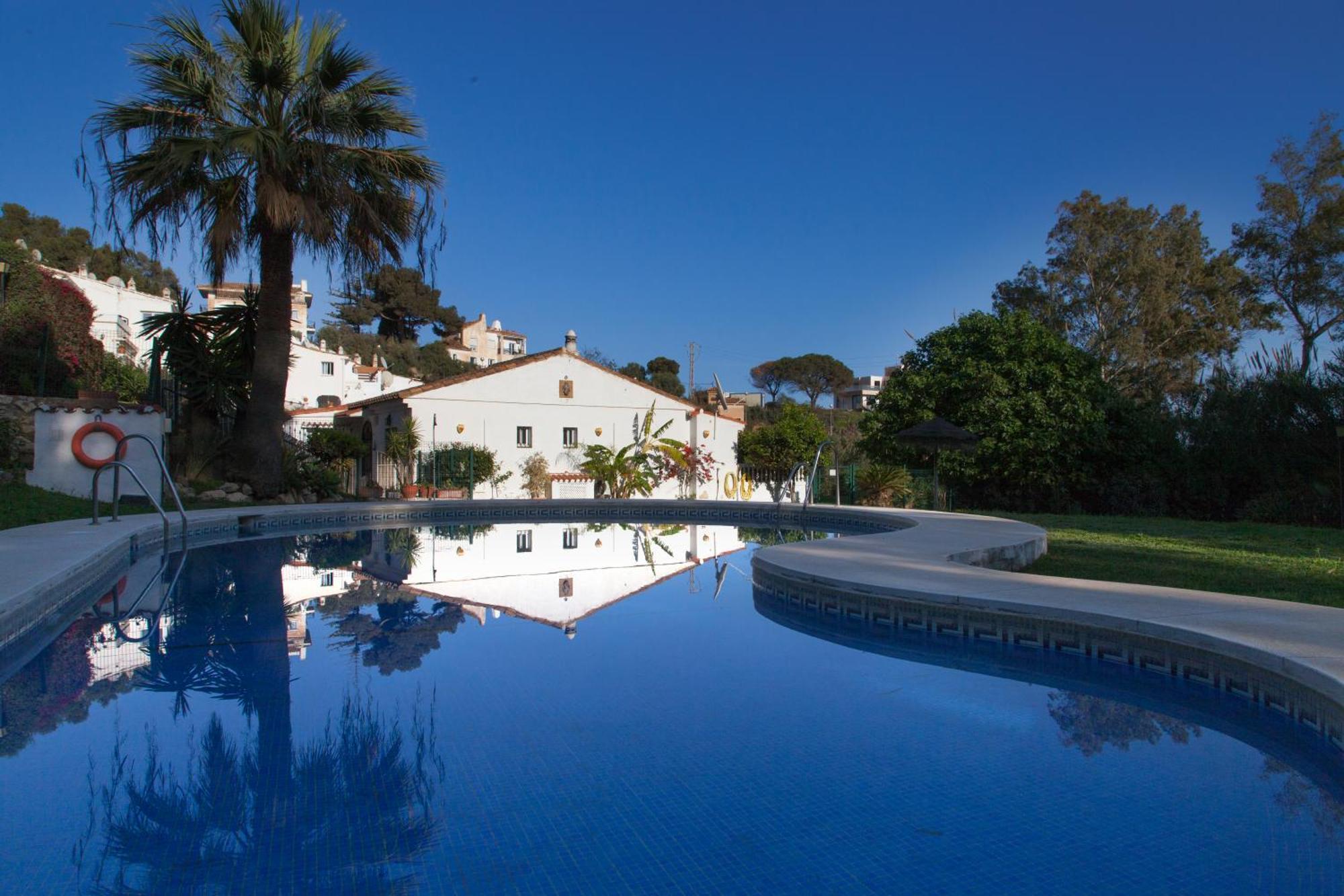 Agradable Adosado Con Piscina La Hidalga Villa Benalmádena Dış mekan fotoğraf